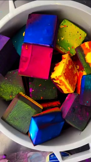 Crunch dyed gymchalk bucket 🌟 #chalkitasmr #oddlysatisfying #anxietyrelief #asmrcommunity #crunchyasmr #trending #asmrcommunity ##gymchalkcrushing #asmr #crunchy #gymchalk #viral | Kt Kanchwala