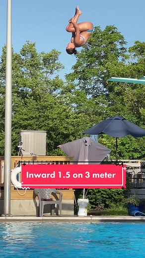 Inward 1.5 on 3 meter…gotta be fearless #diving #ripfest #usadiving #stonger #practicemakesprogress #keepmovingforward #aaudiving #3m #3meter #springboard #springboarddiving #diver #divetok @avapavich3