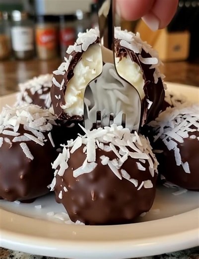 5.2K views | No Bake Coconut Cream Balls - Don't LOSE this Recipe Ingredients: 2 1/2 cups shredded coconut 1 cup sweetened condensed milk 1/2 tsp vanilla extract 1 cup powdered sugar 1/2 cup chopped nuts (optional) Must express something to keep getting my | VoraWell | Facebook
