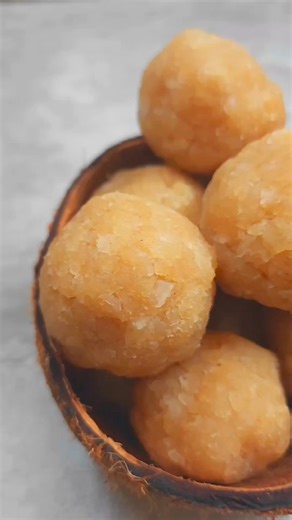 Malida is one of my favorite Eid desserts! It's made with hot buss-up shut, grated coconut (optional), spices and condensed milk. Try it this Eid and let me know your thoughts! Check my stories or comment "Malida" and the recipe card will be sent to your inbox. #Eid #Malida #Maleeda #BussupShut #EidDesserts | Taste of Trinbago