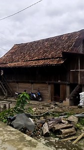 Bangunan yang unik ini disebut khumah Bakhi yaitu rumah adat suku 😎👍😍 #pesonauluogan | Pesona Ulu Ogan