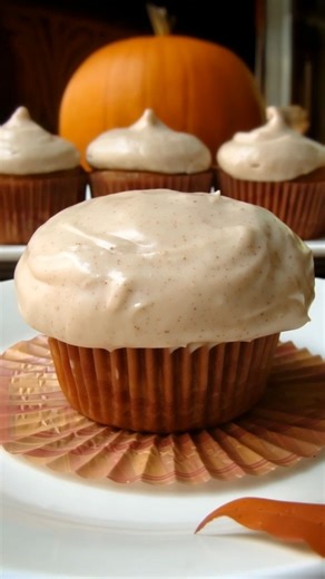 That spiced pumpkin flavor and creamy cinnamon frosting... pure heaven! These cupcakes are soft, moist, and taste like autumn in every bite.🎃🍂 | Tasteful