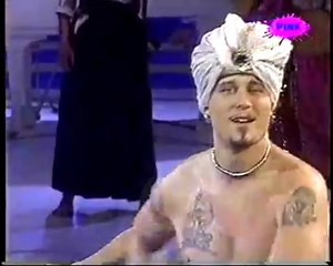 Kao neka Betovenova i Mocartova operska predstava u Domu kulture Beograda. | Zona sumraka