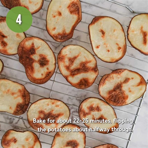  Chocolate Covered Chips Made from scratch, these potato chips are so easy to make for your New Year's Eve party and your future game day parties. Take it to tailgating too. Full Recipe - https://urls.grow.me/Le3Q7rpb6 #potatochips #chocolate #gameday #appetizers #footballfood | Dizzy Busy and Hungry | Facebook