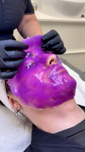 Glow naturally with our nutrient-rich algae mask! Packed with antioxidants and minerals, this treatment deeply hydrates, soothes, and revitalizes your skin for a radiant, healthy glow. Perfect for all skin types! #AlgaeGlow #GlowingSkinGoals #SeaweedForTheWin #FacialFreshness #SkinLove #SkincareThatWorks #SkinImprovement #MediSpaMagic #TorontoSkinCare #GlowUpSeason Book your Algae Mask Treatment Today! | Skinprovement - Medi Spa & Laser Clinic