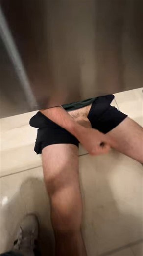 RT @malefeetfreak69: This gorgeous hunk used my cum as lube to jerk a huge load out #public #understall #jerkingoff #handjob #cruising #gay…
