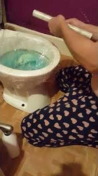 How to unblock a toilet with cling film