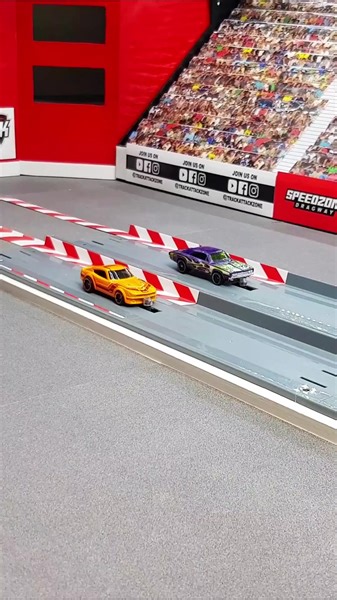 Should I bring back the Hot Wheels drag strip? 🤔 | Diecast Dash