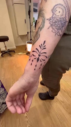 Cutest monkey today 🐒And an ornamental pretty 🌼Flash Hart Tattoo Studio #tattoo #maidsonetattoo #kent #kenttattoo #maidstone #customtattoo | Tattoos by Marleys Art Work