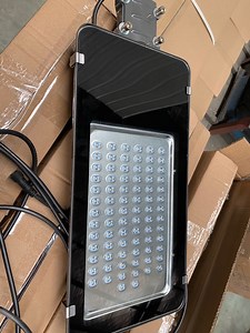 [Hot Item] Ce RoHS High Power LED Solar Street Light IP65 40W/60W/80W/100W/120W Solar Power Street Light