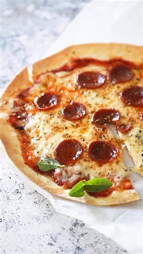 🍕 Spicy. Sweet. Perfectly Crispy. Our Pepperoni & Hot Honey Air Fryer Wrap Pizza is the ultimate quick-fix dinner — all the flavour of pizza night, ready in minutes! Using Eureka Mills Wraps as the perfect thin, crispy base, this recipe is ideal for busy days or those last-minute pizza cravings. ✨ Here’s how to make it… Ingredients: 2 Tbsp. honey Pinch of chilli flakes 1 x Eureka Mills Wrap 1 tsp. olive oil 2 Tbsp. tomato pizza sauce 1⁄4 cup grated mozzarella 8–10 mini pepperoni slices 1 tsp. d