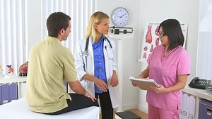 「Doctor Reviewing X-ray Male Patient」の動画素材（ロイヤリティフリー）4273487 | Shutterstock