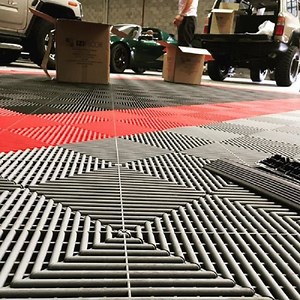 [Hot Item] Car Parking Floor Tile Interlocking Plastic PP Garage Floor Tiles for Mobile Garage Parking