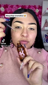 💄tutorial de maquillaje 💄 Instagram.com/Jaquelín_salto www.tiktok.com/@jaquelin_salto Paleta catrina Primer poro Contorno, rubor, iluminador Olivia Jacy Cosmetics cod jaquelin Base just you Corrector cc13 Polvo 01 Aceite de rosas Kkbella Beauty cod jaquelin Brochas color pasteles Docolor cod jaquelin Aretes MX GLamouR cd Jaquelín Peluca Emilys_World_82 cd Jaquelín Pestañas vip Bbeautiful.Cosmetics cd jaquelin Glitter @cosmeticsmonet Contactos queen grey TTDeye #ttdeye #ttdeyeofficial cod jaque