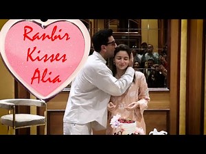Ranbir Kapoor Kisses Alia Bhatt During Her Birthday Event | Alia Bhatt Birthday