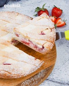 15K views · 336 reactions | Friabile fuori e cremosissima dentro Questa crostata di fragole è deliziosa! | Cookist | Facebook