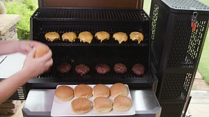 Toasted buns on warming rack...yes or no? #Masterbuilt #CharcoalReLit #Burgers | Masterbuilt