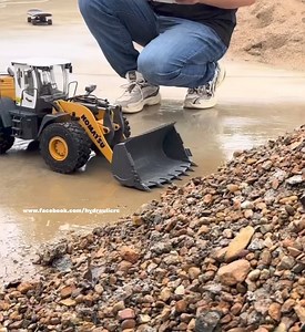The JDM 870k hydraulic loader in action 🦾 #JDM #loader #hydraulic #JDModel | JDModel RC construction truck