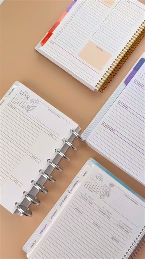 New color schemes = endless aesthetic possiblities! Meet the latest shades in our Decorative layouts. ✨ Bright Blooms: ✨Colorful ✨Gray Soft Florals: ✨Beige ✨Sage ✨Gray ✨Colorful #PlumPaper #CustomizedPlanner #OrganizationGoals #PlanWithPlum #PlannerCommunity #CustomizablePlanners | Plum Paper