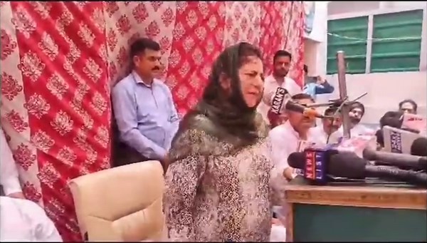 12 reactions · 20 shares | BJP ka Ek He formulla hai Logo Ko Garib Karna:Mehbooba Mufti | A10 News | Facebook