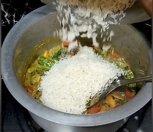 5.7K views · 28 reactions | ಮೆಂತೆ ರೈಸ್ ಬಾತ್ ಬೆಳಗಿನ ತಿಂಡಿಗೆ ದಿಢೀರ್ ಆಗಿ ಕೆಲವೇ ಸಮಯದಲ್ಲಿ ಮಾಡುವ ಮಾಡಿ... | Free Eagle 5 | Facebook