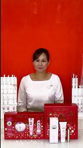 2021年ロジェ・ガレのクリスマスは、ホリデーシーズンを象徴するゴールドの輝きに満ちた世界へあなたをいざないます。ロジェ・ガレの中でも人気の高い香りのコフレ、2アイテムをご紹介します。 #ロジェガレ　#ホリデーコフレ2021　#kクリスマスコフレ2021　#フレグランス　#香水 | Roger&Gallet (ロジェ・ガレ） | Facebook