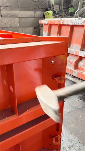 24 hours later we show you how we remove the mold from the concrete block and reveal the result. 👀💪 #concreteforms #betonblockusa #c#ConcreteSolutions | Betonblock LLC - Steel Concrete Forms