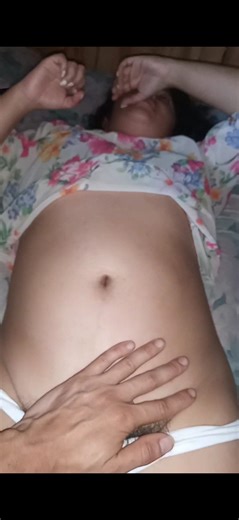 Navel play/ Beautiful deep navel is penetrated