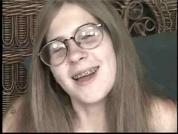 Amatuer Ugly Glassess Fuck And Suck On Bed Sheets