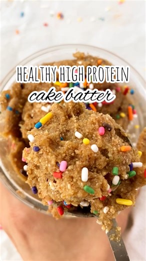 Treat yourself to this healthier cake batter cookie dough recipe that will satisfy your sweet tooth without compromising flavor. Recipe: https://bit.ly/3J4CnTt INGREDIENTS: 30 g vanilla whey protein 2 tbsp coconut flour 1/4 c nut butter gooey or warmed 2 tbsp dairy-free milk 1 tsp vanilla 1/2 tsp sea salt Rainbow sprinkles DIRECTIONS: 1. In a large mixing bowl whisk together the flour and protein powder. 2. Add in all remaining ingredients. 3. Use the Hamilton Beach Professional Hand Mixer to bl