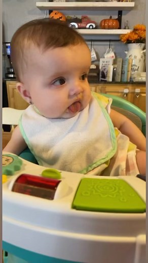 Num nums I don’t think she likes it 😆 #babyfood #babyface #babyfunny #babygirl #foodie #foodreels #funnyfaces #squadgoals #littlesister #momlife #iloveyousomuch #cutebabygirl #cutebabies | Joshua Becerra