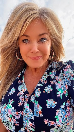 Lucy Alexander on Instagram: "Good morning from Torrevieja in southern Costa Blanca .🇪🇸 Fun filming out here with @aplaceinthesunofficial and looking at holiday homes this week with a fab crew and wonderful House Hunters 🏠☀️ Thank you for all your lovely messages for my previous post too ... Exciting times. 🎬 dress 👗 @marksandspencer Gold sandals @dune_london #spain #property #househunting #travel #tvpresenter #aplaceinthesun #lucyloves ❤️🇪🇸"