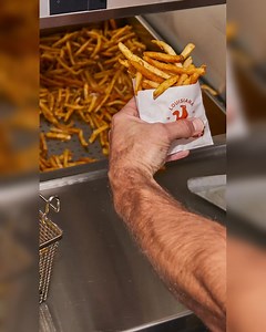 Can you resist the crips? Hot, seasoned, cajun fries complete any of our meals.• • • •    #LoveThatChicken #Popeyes #PopeyesBahamas #PopeyesDeals #junkanoo #carnival #bahamas #242 #Louisiana #joeidevivre | Popeyes Bahamas | Facebook