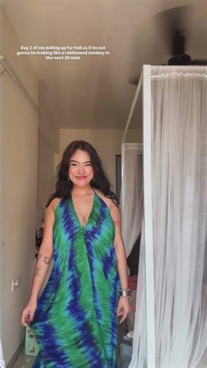 Hot Busty Babe Showing Huge Cleavage