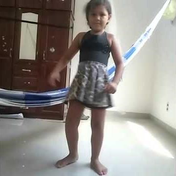 Menina de 5 anos dançando as metralhadora