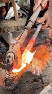 522K views · 1.6K reactions | Hand-forged nail crowbar — steel shaped with heat, precision, and experience  #blacksmith #blacksmithtraditional #manual #knife #metalart #metalwork #iron #steel #craftsmanship #handmade #blacksmithword #traditional | Rizaldi | Facebook