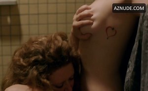 Natasha Lyonne, Yael Stone Lesbian Scene in Orange Is The New Black