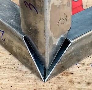 2.2K views · 76 reactions | Few people know the trick of cutting thin square tubes 90° for joints #cutting #welder #weldingcreativeandcrafts | Welding Creative & Crafts | Facebook
