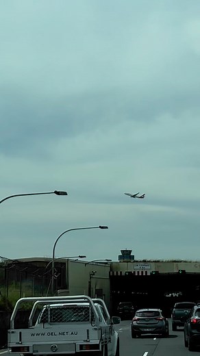 Amazing Mascot Airport , or Sydney Airport #travelling #plane #planespotting | EllieNocum Travelworldpage