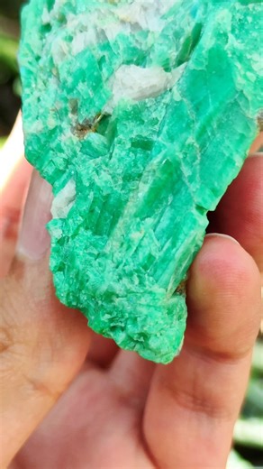 Berilo var. esmeralda en matriz 6.5 cm. Afganistán. $2850 mxn. Envío GRATIS. | Minerales Rey Marqués