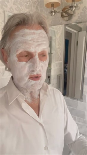#FacialFriday all about moisturizing and a chat about facial creams of the past. | Monte Durham