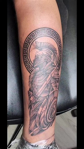 #6ixoneink #inkmann #tattooartistsoftiktok #tattooartistmag #tattooartistoffacebook #tattoo #tattoos #memphistattooartist #memphistattoos #dynamictripleblack #cheyennesolnovaunlimited #cheyennetattooequipment #extremetattoocartridges #spartan #spartantattoo #blackandgreytattoo #customtattoo #fyp #fypage