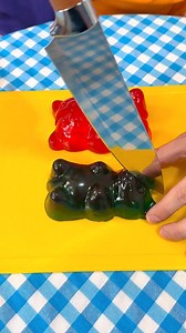 How to PROPERLY Share Giant Gummy Bears! 🐻🤯 | Issei Mamehara