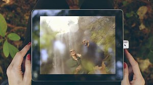 Leef iAccess iOS micro-SD Card Reader ตัวช่วยง่ายๆที่จะช่วยให้ iPhone/iPad สามารถเปิด Micro-SD Card ได้ ใครที่ถ่ายรูปใน DSLR, Go Pro, กล้อง Mirrorless ก็สามารถเอา microSD Card มาเสียบกับ iPhone/iPad ได้เลยเพื่อดูภาพครับ และนำไป edit ตกแต่ง หรือ Share ขึ้น Social ได้ในทันที (ราวกับมี ช่องใส่ microSD Card ของ iPhone/iPad นั่นเอง) นอกจากนั้นยังสามารถย้ายไฟล์ในตัว iPhone/iPad ไปเก็บใน microSD card เพื่อนำไปเปิดในคอมได้ด้วย หรือจะใช้เป็น memory สำรองเพื่อเก็บภาพไม่ให้เปลืองเนื้อที่ได้ด้วยครับ สะดวกมา