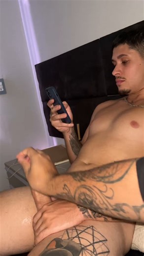 Lending your bro a helping hand and stroking his penis. Post a picture in the comments stroking your bate bro. Retweet if you are looking for a bate bro.