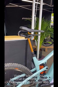 Die E-Bike Days in München sind in vollem Gange, und auch SQlab ist vor Ort! Mit unserem innovativen ClipOn System haben wir 11 Aussteller ausgestattet, um ihren Kunden ein noch individuelleres Fahrerlebnis zu bieten. Dank dieser Technologie können Besucher direkt am Testbike den perfekt passenden Sattel finden. Auch morgen stehen noch jede Menge Testmöglichkeiten zur Verfügung, um Sättel und Räder auszuprobieren. Zusätzlich bieten wir die Möglichkeit, eure Kontaktpunkte zum Rad digital und präz