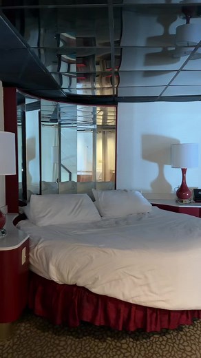 Romantic Pocono Getaway: Heart-Shaped Tubs & Champagne Baths