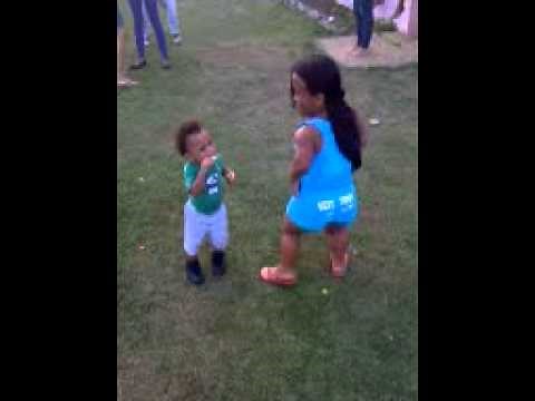 MENORES DESACATA BAILANDO DEMBOW