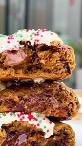 Our christmas wishlist: Cookies Cookies Cookies & more cookies! 📍District 5 Mall - Lifestyle 📍The Yard ElRehab (Gate 6) 📍Promenade Mall - New Cairo 📍The Park at Mall of Arabia (Gate 9) #ArtisanBakery #AlwaysFresh #BakedForYou #FreshPastries #BriocheDonuts #BrownButter #Fresh #Bakery #Coffee #gooey #milkchocolate #darkchocolate #chocolate #Donuts #Cookies #Cairo #Explore #theyard #District5 | Nude Bakery