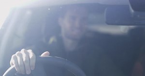 Pilote réglant le rétroviseur\xCA : vidéo de stock (100 % libre de droit) 22197106 | Shutterstock